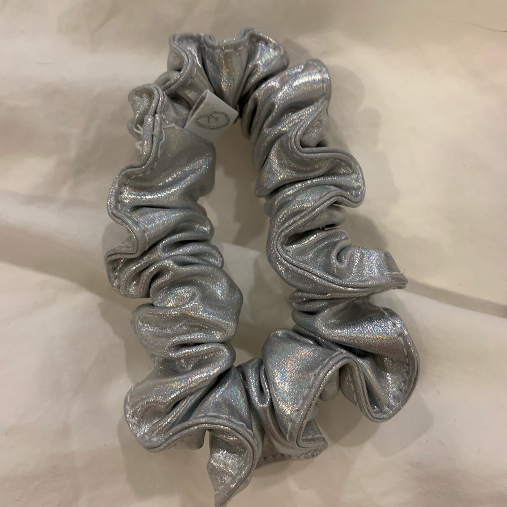 SCRUNCHIE!